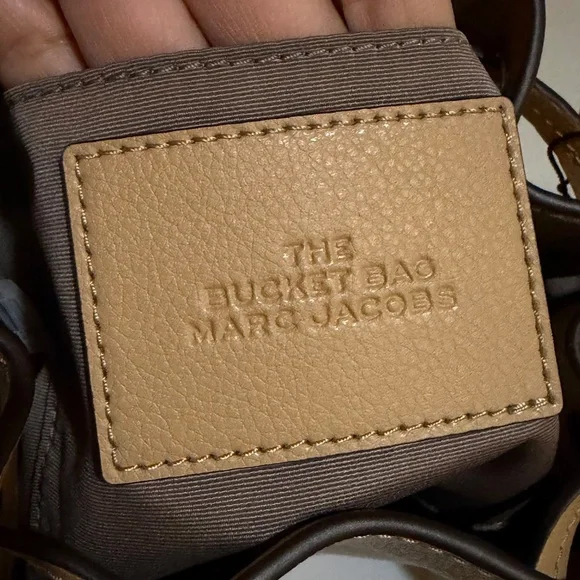 Marc Jacobs The Bucket Bag Small Tan Leather Crossbody Bag NWT $450 - Picture 9 of 12